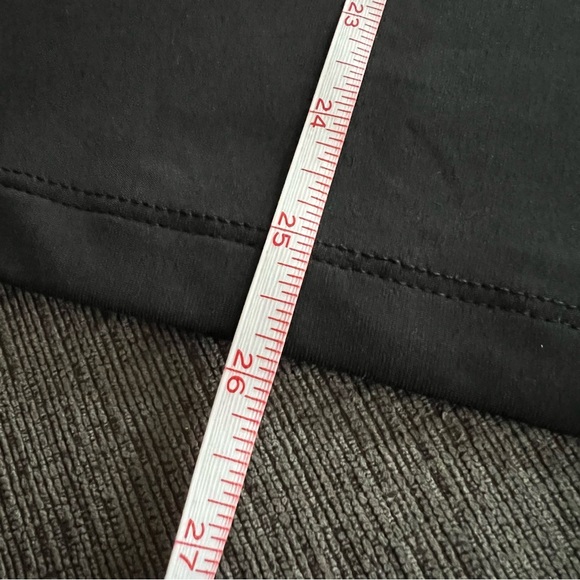 NWT Womens NIKE RUNNING Dri-Fit 1/4 zip Pullover Size XL w/thumbholes Black/Slvr - Picture 9 of 13